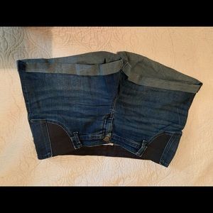 Isabel maternity shorts